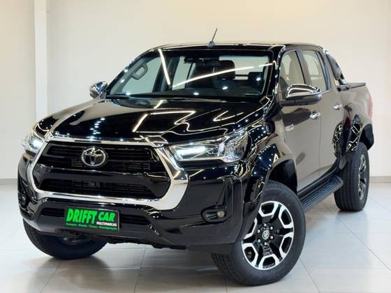 TOYOTA HILUX 2.8 D-4D TURBO DIESEL CD SRX PLUS 4X4 AUTOMÁTICO TOYOTA HILUX 2.8 D-4D TURBO DIESEL CD SRX PLUS 4X4 AUTOMÁTICO